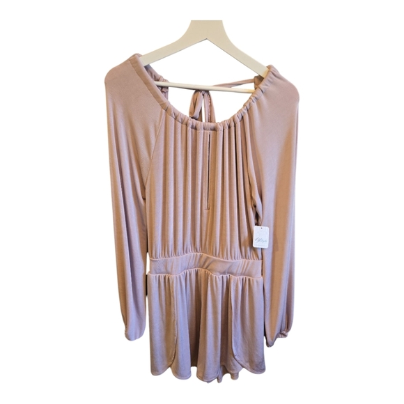 💥 HOST PICK 💥NWT Free People Beach Long Sleeve Romper With Open Back - Picture 5 of 8